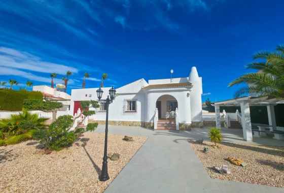 Sprzedaż - Willa wolnostojąca -
Torrevieja - Costa Blanca