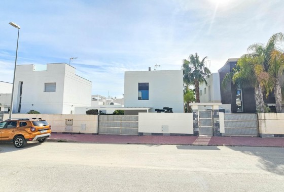 Herverkoop - Vrijstaande Villa -
Rojales - Cuidad Quesada