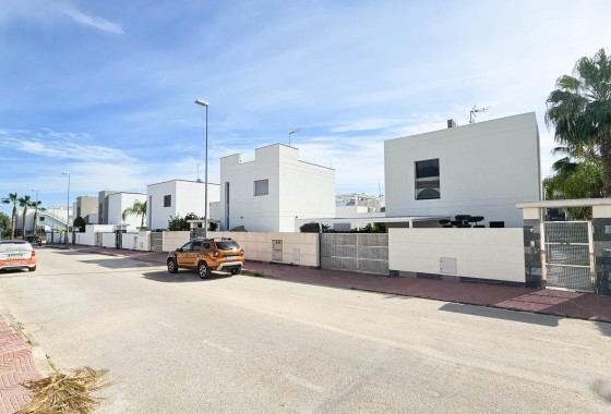 Herverkoop - Vrijstaande Villa -
Rojales - Cuidad Quesada