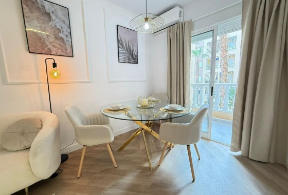 Sprzedaż - Apartament / Mieszkanie -
Torrevieja - Parque de las Naciones