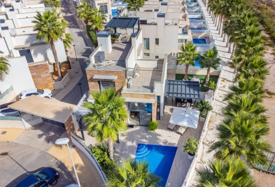 Venta - Chalet Independiente -
Cabo Roig - Costa Blanca