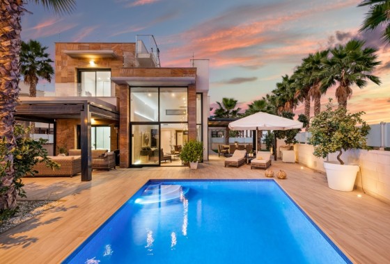 Venta - Chalet Independiente -
Cabo Roig - Costa Blanca