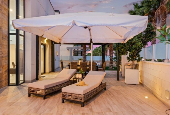 Venta - Chalet Independiente -
Cabo Roig - Costa Blanca