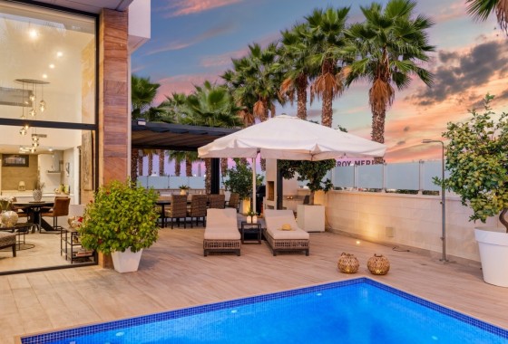 Venta - Chalet Independiente -
Cabo Roig - Costa Blanca