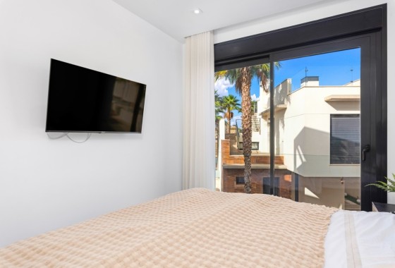 Venta - Chalet Independiente -
Cabo Roig - Costa Blanca