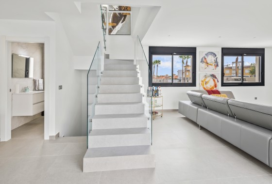 Herverkoop - Vrijstaande Villa -
Algorfa