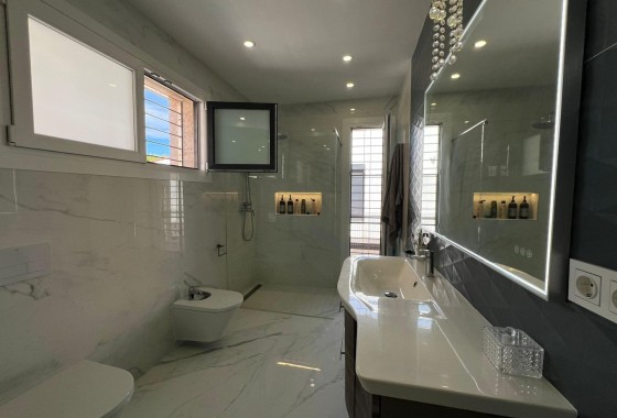 Herverkoop - Vrijstaande Villa -
Torrevieja - La Mata