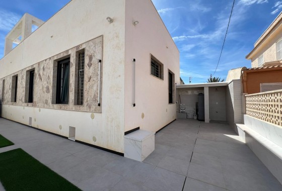 Herverkoop - Vrijstaande Villa -
Torrevieja - La Mata