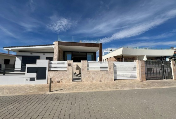 Herverkoop - Vrijstaande Villa -
Torrevieja - La Mata