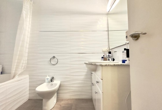 Venta - Apartamento / Piso -
Torrevieja - Center