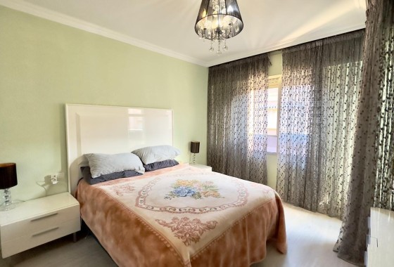 Venta - Apartamento / Piso -
Torrevieja - Center