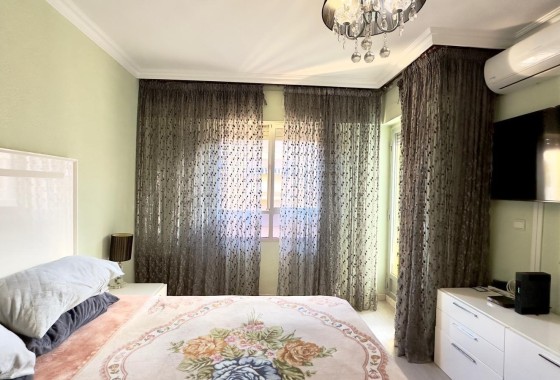 Venta - Apartamento / Piso -
Torrevieja - Center