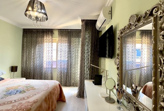 Venta - Apartamento / Piso -
Torrevieja - Center