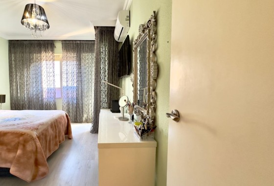 Venta - Apartamento / Piso -
Torrevieja - Center