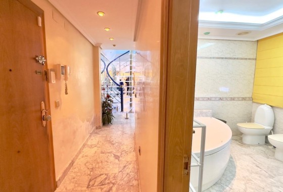 Resale - Wohnung / Appartement -
Torrevieja - Center