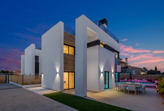 Sprzedaż - Willa wolnostojąca -
Torrevieja - Torreta florida