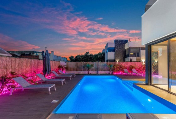 Sprzedaż - Willa wolnostojąca -
Torrevieja - Torreta florida