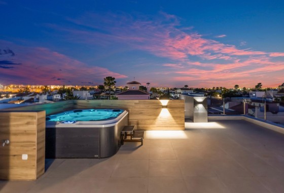 Sprzedaż - Willa wolnostojąca -
Torrevieja - Torreta florida