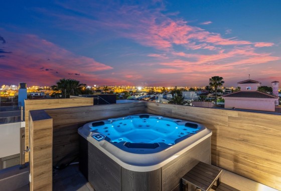 Sprzedaż - Willa wolnostojąca -
Torrevieja - Torreta florida