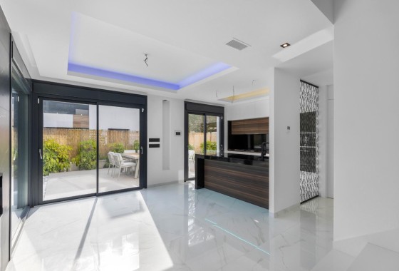 Sprzedaż - Willa wolnostojąca -
Torrevieja - Torreta florida