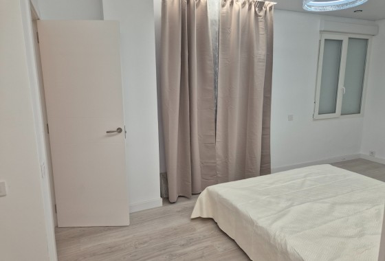 Herverkoop - Appartement / Flat -
Torrevieja - Playa del Acequión