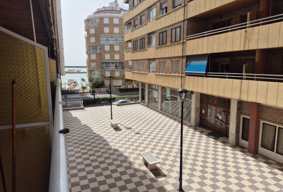 Herverkoop - Appartement / Flat -
Torrevieja - Playa del Acequión
