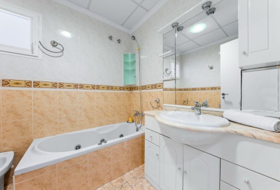 Herverkoop - Appartement / Flat -
Torrevieja - Centro