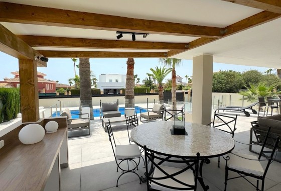 Herverkoop - Vrijstaande Villa -
Alfaz del Pi - Costa Blanca