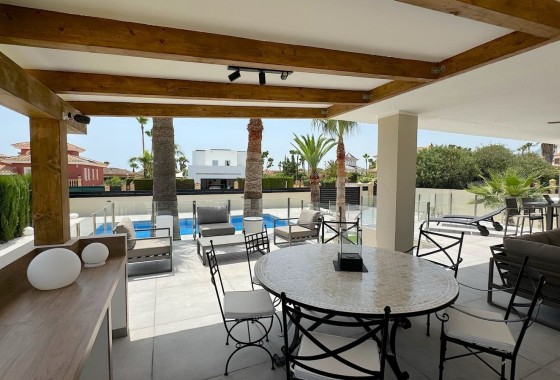 Herverkoop - Vrijstaande Villa -
Alfaz del Pi - Costa Blanca