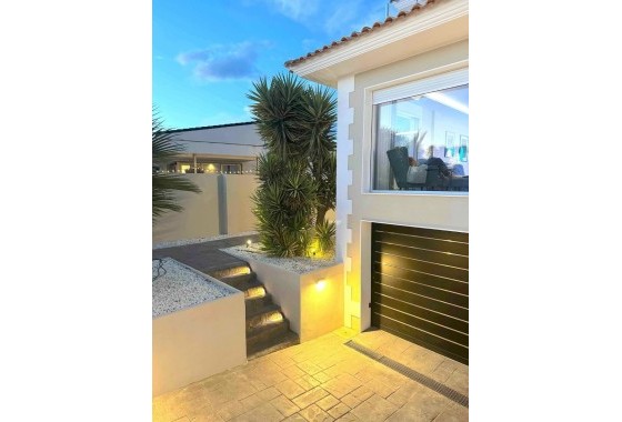 Herverkoop - Vrijstaande Villa -
Alfaz del Pi - Costa Blanca