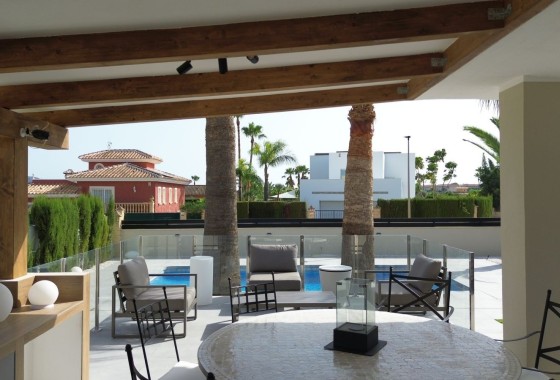 Herverkoop - Vrijstaande Villa -
Alfaz del Pi - Costa Blanca