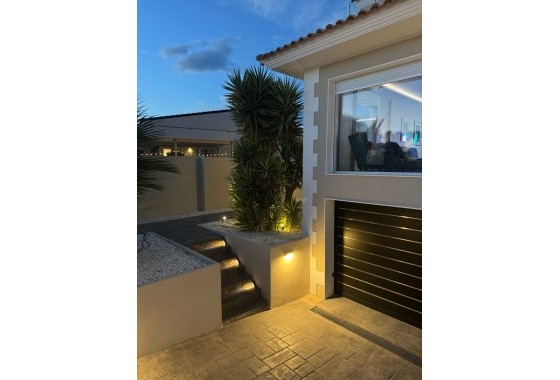 Herverkoop - Vrijstaande Villa -
Alfaz del Pi - Costa Blanca