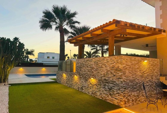Herverkoop - Vrijstaande Villa -
Alfaz del Pi - Costa Blanca