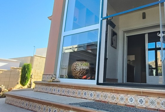 Resale - Freistehende Villa -
La Romana - Inland