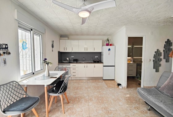 Herverkoop - Stadswoning -
Torrevieja - Torreta - Salado