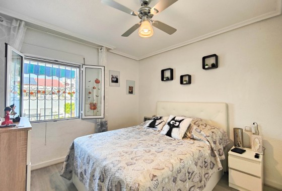 Herverkoop - Stadswoning -
Torrevieja - Torreta - Salado