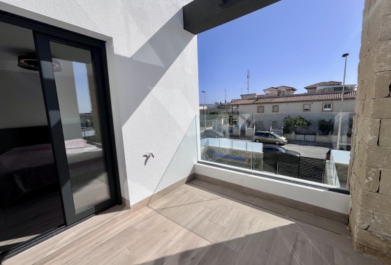 Herverkoop - Vrijstaande Villa -
Punta Prima - Costa Blanca