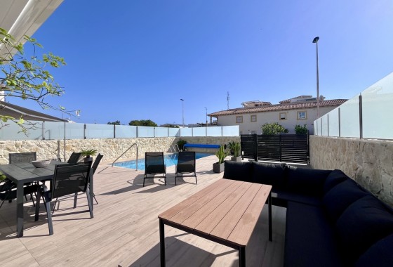 Herverkoop - Vrijstaande Villa -
Punta Prima - Costa Blanca