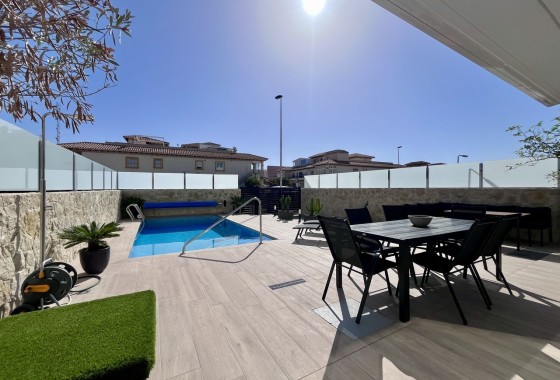 Herverkoop - Vrijstaande Villa -
Punta Prima - Costa Blanca