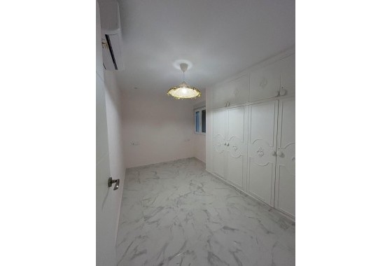 Venta - Apartamento / Piso -
Torrevieja