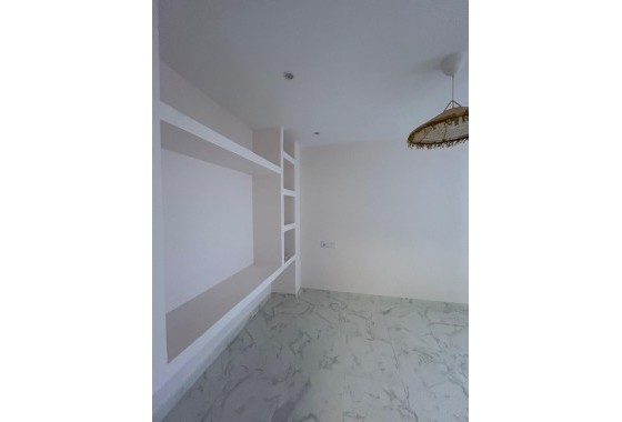 Venta - Apartamento / Piso -
Torrevieja