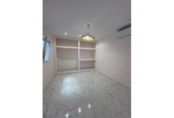 Venta - Apartamento / Piso -
Torrevieja