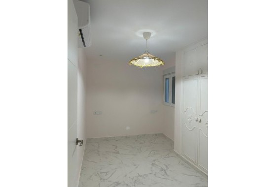 Venta - Apartamento / Piso -
Torrevieja