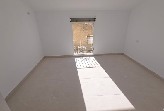 Revente - Maison de ville -
Pinoso - Inland