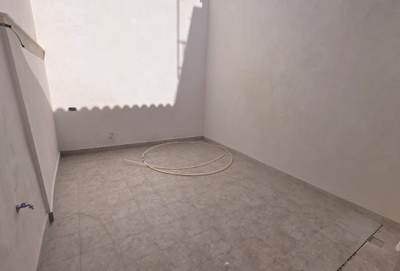 Revente - Maison de ville -
Pinoso - Inland