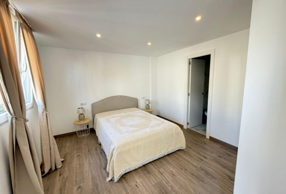 Herverkoop - Halfvrijstaande villa -
Torrevieja - Cabo cervera