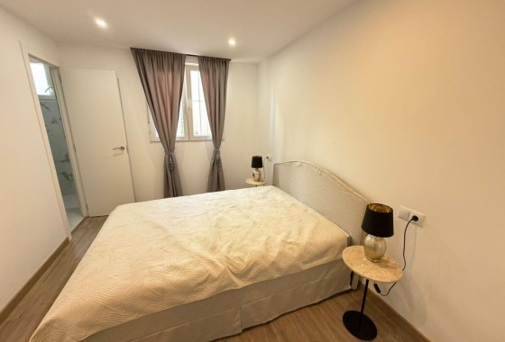 Herverkoop - Halfvrijstaande villa -
Torrevieja - Cabo cervera