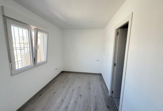Herverkoop - Halfvrijstaande villa -
Torrevieja - Cabo cervera