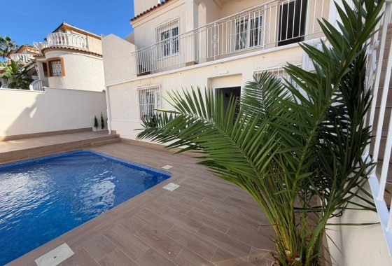 Herverkoop - Halfvrijstaande villa -
Torrevieja - Cabo cervera