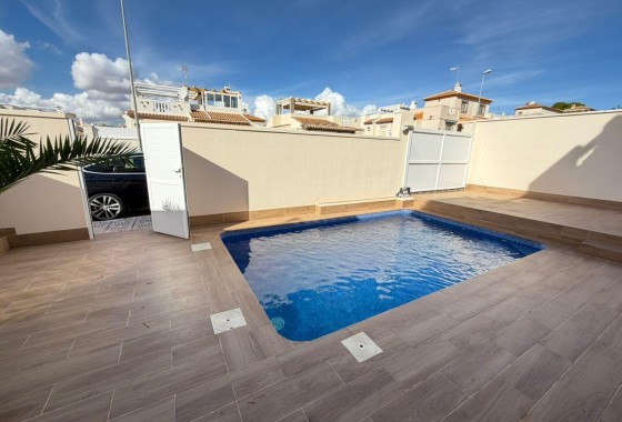 Herverkoop - Halfvrijstaande villa -
Torrevieja - Cabo cervera